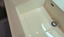 人工大理石製の洗面カウンター